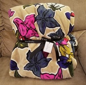 NWT Vera Bradley Falling Flowers Throw Blanket!